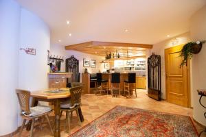 a dining room and kitchen with a table and chairs at Hotel Garni Alpenhof in Ischgl