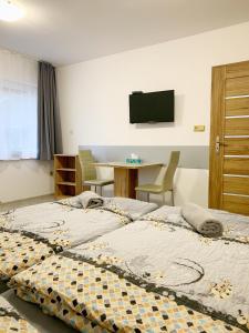 Ένα ή περισσότερα κρεβάτια σε δωμάτιο στο Penzion Ivana