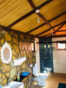 Phòng tắm tại Oldonyo Orok Lodge