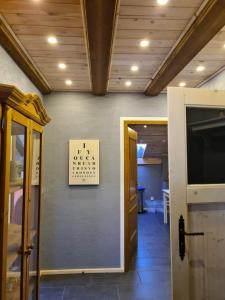 TV a/nebo společenská místnost v ubytování Piratenbucht am Brombachsee