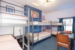 Lliteres en una habitació de Russell Scott Backpackers - Sheffield