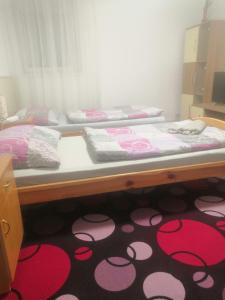 Ein Bett oder Betten in einem Zimmer der Unterkunft Penzion Ivana