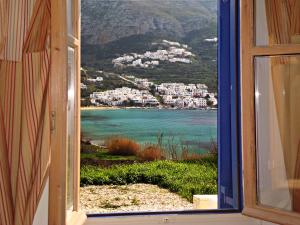 an open window with a view of the ocean at Amorgi Studios in Aegiali
