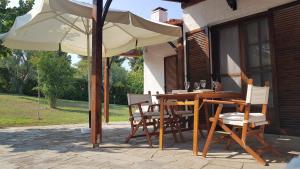 Patio nebo venkovní prostory v ubytování Konstantinos's luxury residence Sani