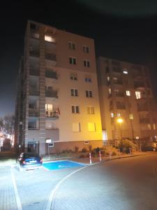 Bazén v ubytovaní Apartament blisko trasy S3 alebo v jeho blízkosti