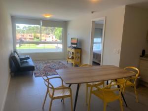 Dining area sa apartment