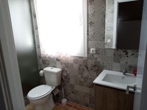Un baño de APARTAMENTO EN OLVERA CON GARAJE