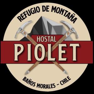 ein Logo für ein Krankenhausgrundstück mit zwei Schwertern in der Unterkunft Hostal Piolet en Baños Morales in San José de Maipo