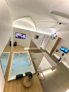 una vista aérea de una piscina en una casa en Le Dimore Degli Archi Catania, en Catania