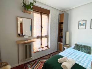 Łóżko lub łóżka w pokoju w obiekcie Apartamento La Muralla parking gratis