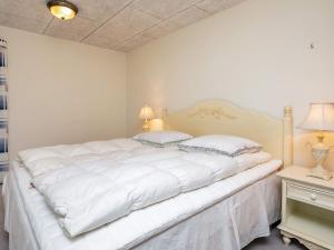 Postel nebo postele na pokoji v ubytování Holiday home Hals CV