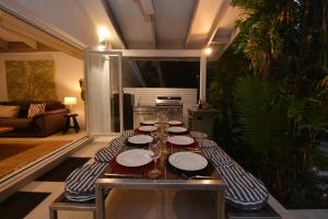 Pavilions in the Palms Heated Pool Short Path To Beach Five Bedrooms Sleeps 14休息區
