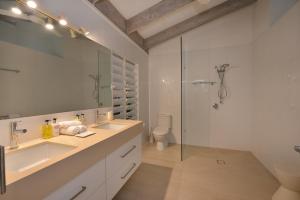 Pavilions in the Palms Heated Pool Short Path To Beach Five Bedrooms Sleeps 14衛浴