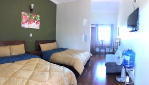 Postel nebo postele na pokoji v ubytování Anh Duong Hotel