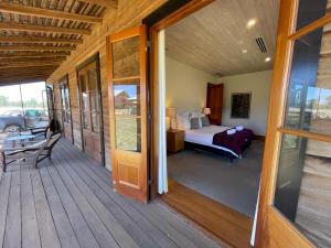 Balkon atau teras di Yarrabandai Creek Homestead