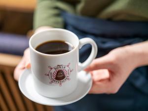 Příslušenství pro přípravu čaje a kávy v ubytování HOTEL MYSTAYS Soga