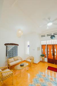 a living room with a couch and a table at Villa Ruang Rindu Malioboro in Sentool