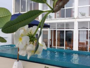 Bazén v ubytování White Sand Villa - Beach front nebo v jeho okolí