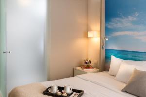 Ένα ή περισσότερα κρεβάτια σε δωμάτιο στο Leonardo Plaza Netanya Hotel