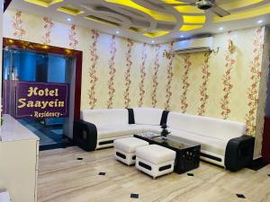 Posezení v ubytování Hotel Saayein Residency