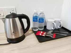 Příslušenství pro přípravu čaje a kávy v ubytování Starlink Hotel