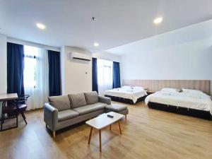 Postel nebo postele na pokoji v ubytování Starlink Hotel