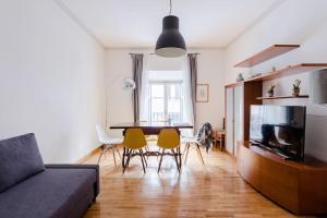 A seating area at Elegant Apartment Via Veneto by Varental
