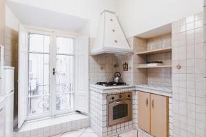 A kitchen or kitchenette at Elegant Apartment Via Veneto by Varental