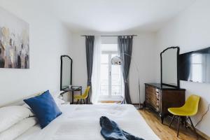 A bed or beds in a room at Elegant Apartment Via Veneto by Varental