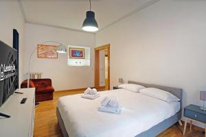 A bed or beds in a room at Elegant Apartment Via Veneto by Varental