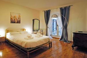 A bed or beds in a room at Elegant Apartment Via Veneto by Varental