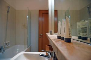 A bathroom at Elegant Apartment Via Veneto by Varental