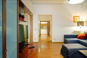 A seating area at Elegant Apartment Via Veneto by Varental