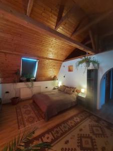 Posteľ alebo postele v izbe v ubytovaní Attila-Apartman Budaörs