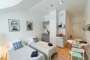 a small apartment with two beds and a kitchen at Apartments24 Spordi in Rakvere