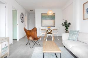 a living room with a couch and a table at Appartement Arenal in Jávea