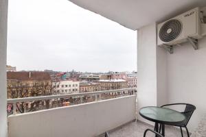 En balkong eller terrass på LEOGRAND Apartments on Svobody avenue