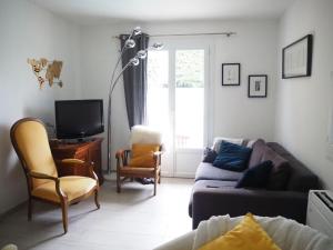 a living room with a couch and a tv at Holiday House, Pertuis in Pertuis