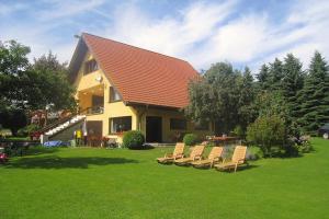 Κήπος έξω από το Holiday Home in Sulomino with Private Beach