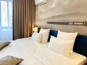 Un pat sau paturi într-o cameră la Volga Apart Hotel
