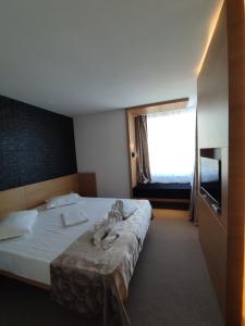 Un ou plusieurs lits dans un hébergement de l'établissement Complex Hotelier Steaua de Mare - Hotel Delfinul