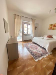A bed or beds in a room at Girasole