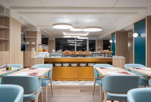 Um restaurante ou outro lugar para comer em Crowne Plaza Geneva by IHG
