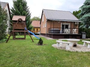 Vonkajšia záhrada v ubytovaní Daniella Vendégház