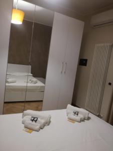 Postel nebo postele na pokoji v ubytování Tindari guest house