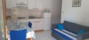 Kuchyňa alebo kuchynka v ubytovaní Antonia Apartments