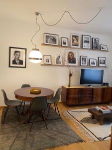a living room with a table and a tv at Salasco 20 - Bocconi Porta Romana stylish apt! Self Check- In in Milan