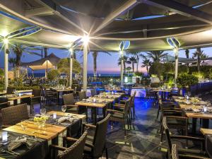 Restaurace v ubytování Olympic Lagoon Resort Paphos