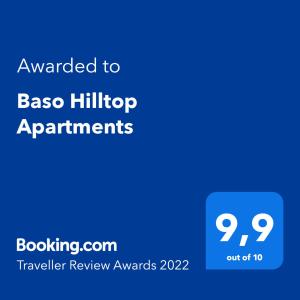 アルガッシにあるBaso Hilltop Apartmentsの青いスクリーン(バッソの丘の上のアパートメントに授与された文字付)