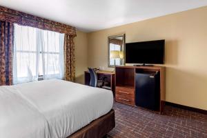 ショーニーにあるComfort Inn & Suites Shawnee North near I-40のギャラリーの写真
